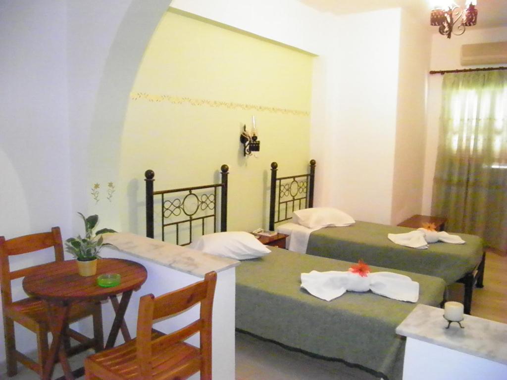 Mirsini Pansion Hotel Karterados  Bilik gambar